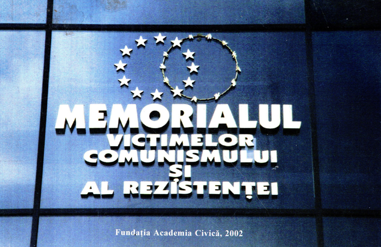 Memorialul victimelor comunismului si ale rezistentei (Florin Esanu, Valentin Rozsnyai) album cu carti postale color